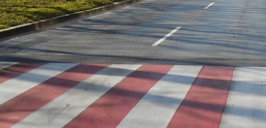 Жена и двете ѝ деца бяха блъснати от кола на